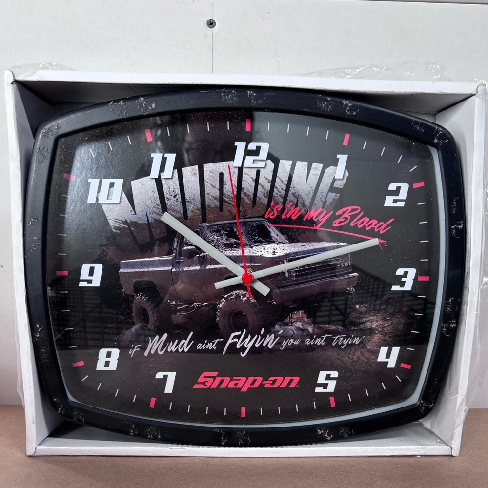 Snap-on Wall Clock with Truck Design